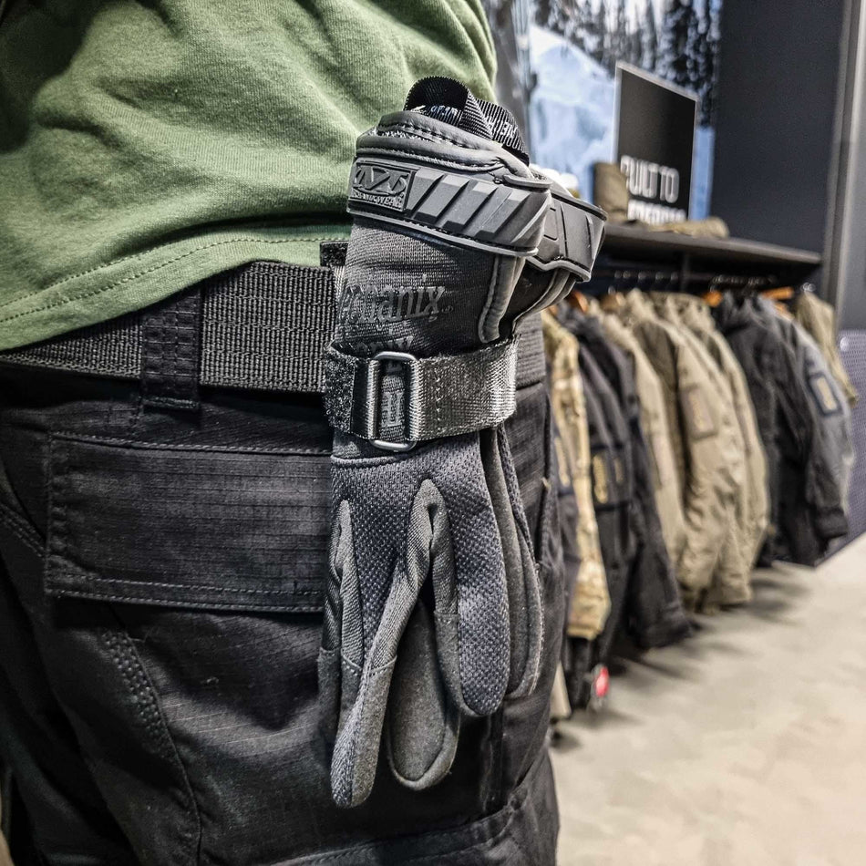 Vertikale Handschuhhalterung mit flachem Profil für den Gürtel